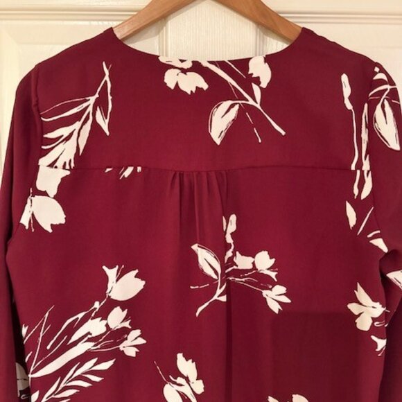 Vince Camuto Burgundy and White Floral Tunic Blouse Size S - Picture 4 of 7